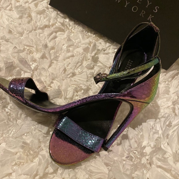 AUTHENTIC ...Barney’s New York, Metallic Sandal - Picture 1 of 6